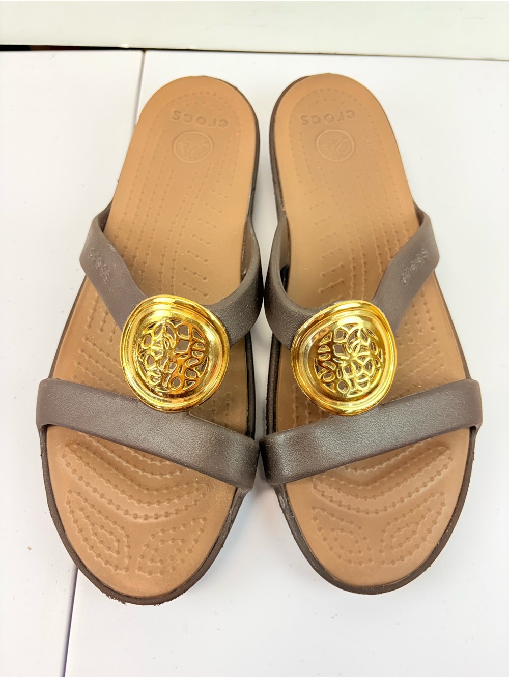 Crocs Gold Medallion Wedge Slide Sandals Womens 10